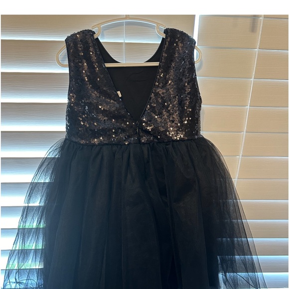 Girls black dress - Picture 2 of 3